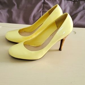 Jessica Simpson Round Toe Butter Yellow 4" pumps with cork heel, size 8
